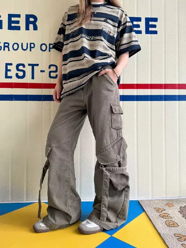 Weekend Discounts to Relish Strapped Titled Pocket Jeans