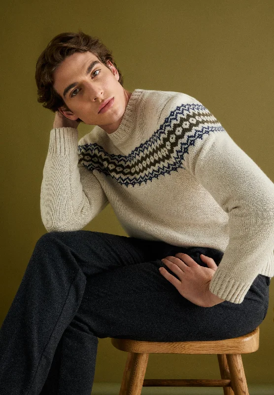 Weekend Specials to Enjoy SWEATER WITH WINTER MOTIFS